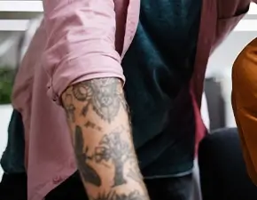 bras tatoué d'un homme